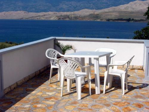 Spacious Apartment In Pag Dalmatia, Crotia