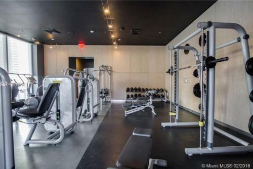 Gorgeous 1br 1bth W Water Views, Balcony, Kitchen,pool