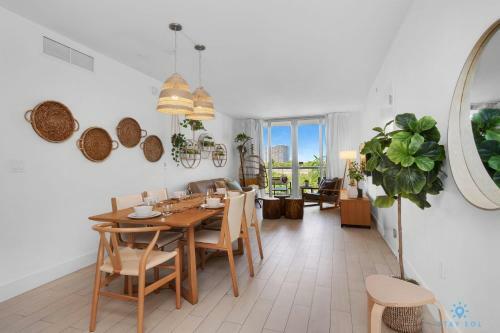 Tropical Apartment W Balcony 2 Br & 2 Bath Resort W Pool