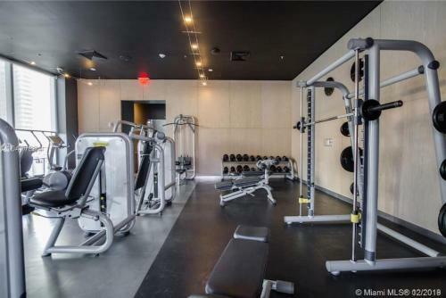 Chic 1br 1bth W Water Views Balcony Modern Kitchen Pool Gym