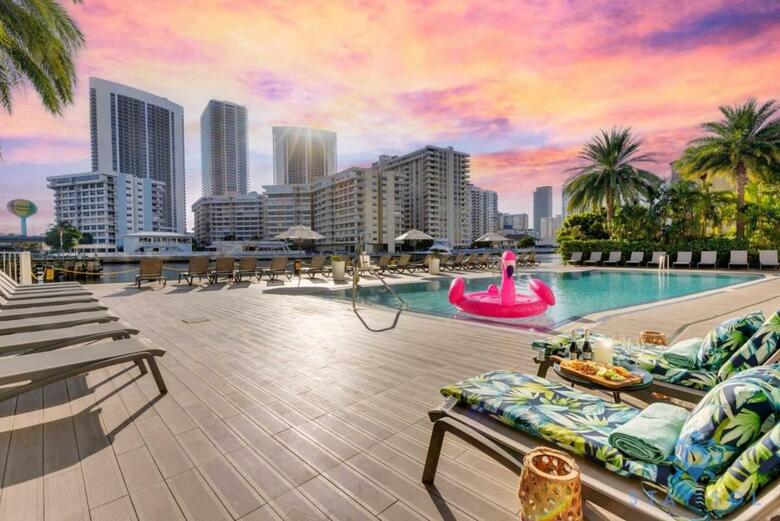 Modern Resort Modern Apartment 2 Br 2 Br Pool