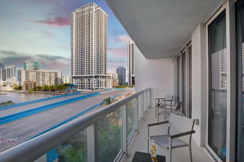 Pool Resor Modern Apartment 2 Br 2 Br Pool