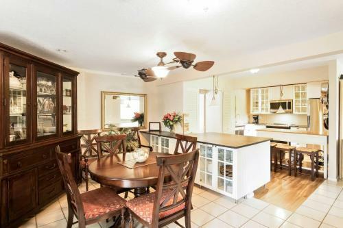 Twin Palms: A Chef's House Close To Beach * Super Kid Friendly