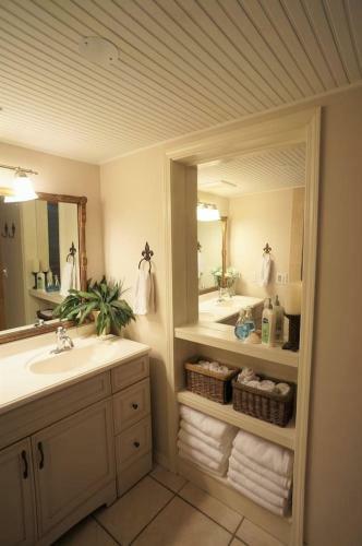 Twin Palms: A Chef's House Close To Beach * Super Kid Friendly