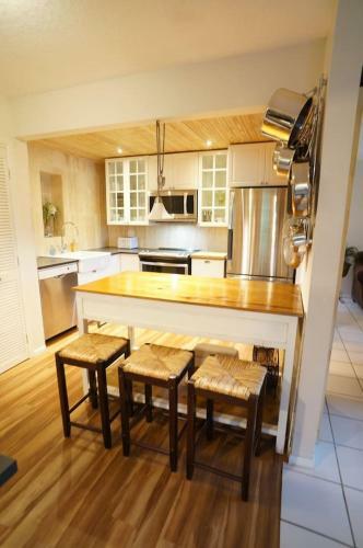 Twin Palms: A Chef's House Close To Beach * Super Kid Friendly