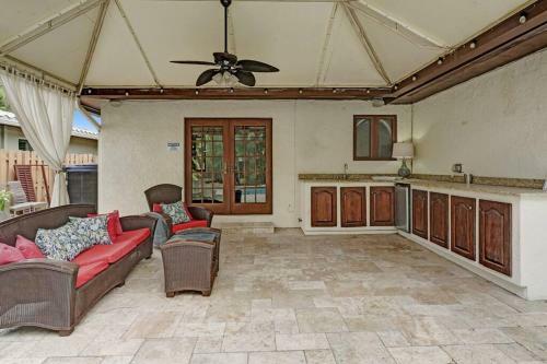 Professionally Decorated Luxury 3br & Private Pool