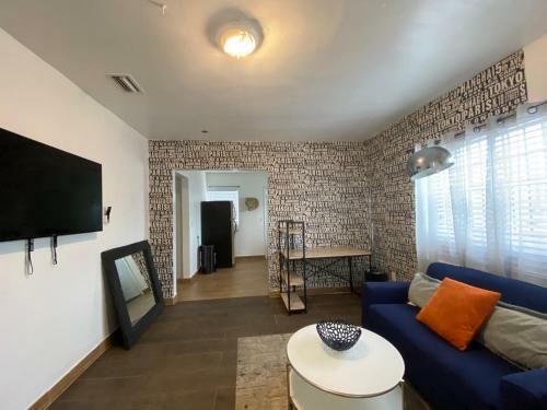 Charming Big Modern Apt 1/1 Garden Style Building 7020 #1