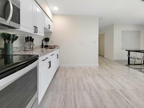 14 Guests Vacation Home With Guest Apartment