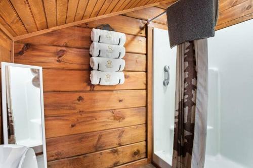 Agape In The Woods Cabin