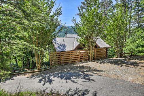 Secluded Blue Ridge Cabin With Hiking On-site!