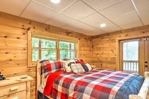 Serene Blue Ridge Cabin About 3 Mi To Downtown!