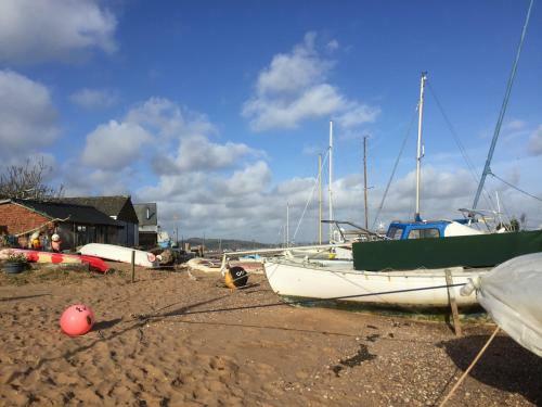 Modern 2 Bed Apartment In Central Exmouth