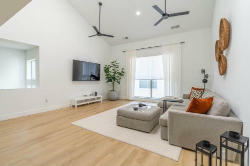 Apartamento New! Spacious Modern Townhome In The City!
