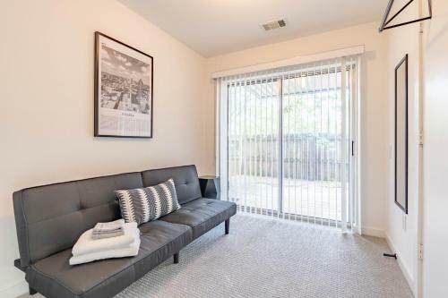 Apartamento New! Spacious Modern Townhome In The City!