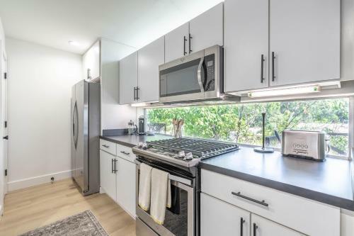 Apartamento New! Spacious Modern Townhome In The City!