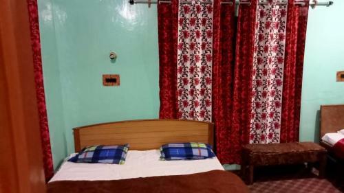 Hostal Hotel Queen Palace