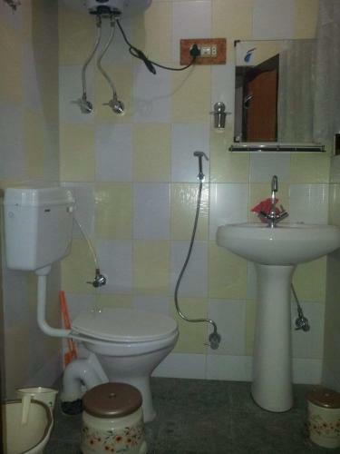 Hotel Qadir Residency Srinagar