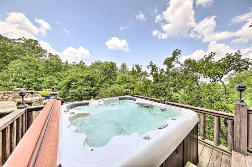 Hiawassee Haven With Deck And Private Hot Tub!