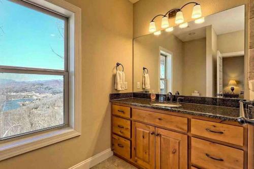 View-a-licious Mountain Retreat!
