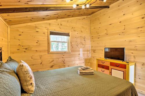 Deja View Cabin With Hot Tub Pets Welcome!