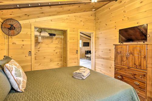 Deja View Cabin With Hot Tub Pets Welcome!