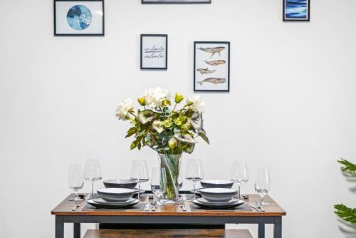 Sunshine Serviced Apartments By Prime Stay