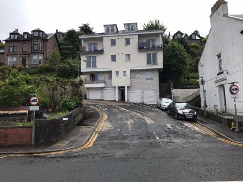Beautiful 3 Bed Apartment With Sea Views