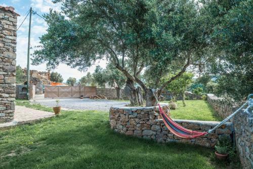 Villa Karyoupolis Lounge Cave House