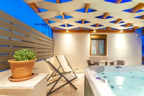 Eleni Luxury Maisonette With Jacuzzi