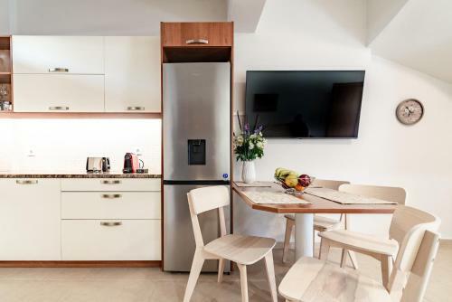 Eleni Luxury Maisonette With Jacuzzi