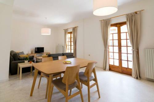 Spacious Cozy Apartment Close To The Airport