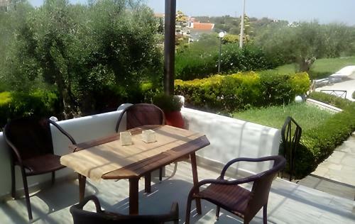 Summer House In Trikorfo, Gerakini With Sea View