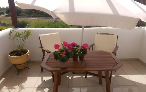 Summer House In Trikorfo, Gerakini With Sea View