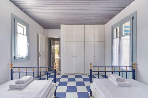 Santa Maria No10 In Paros