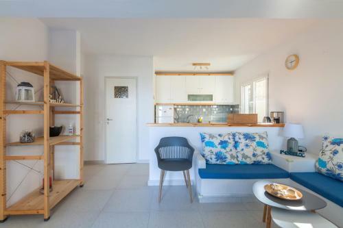 Apartment ? ?reath ?way From The Sea