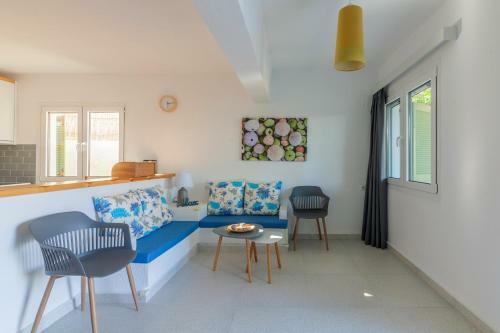 Apartment ? ?reath ?way From The Sea