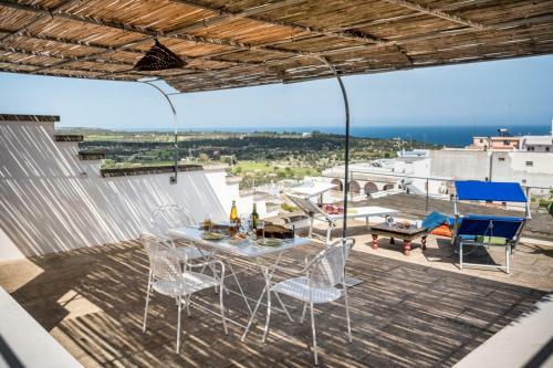 H241 Independent With Terrace Overlooking The Sea