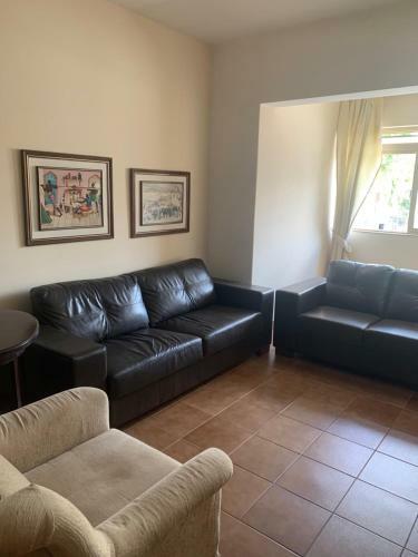 Apartamento Na Rua Principal