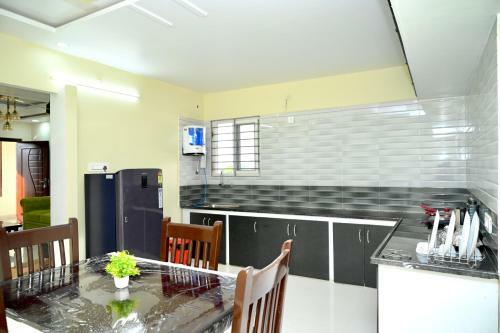 Apartamento Srivari Homestay