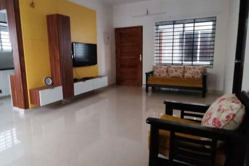 Lovely 2 Bhk Apartment With Free Parking Space