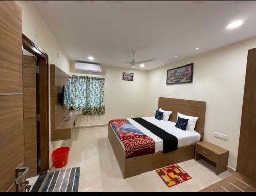 Hotel Pickurstay @ Lakshmi Tulasi Residency
