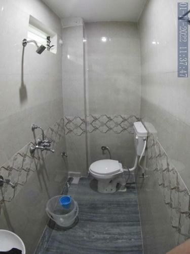 Hotel Oyo 85590 Choudhary White House