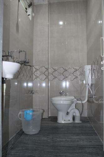 Hotel Oyo 85590 Choudhary White House