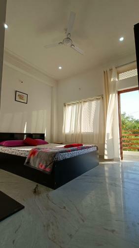 Hotel Oyo 85590 Choudhary White House