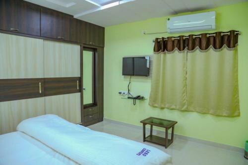 Hotel Leeo Comforts