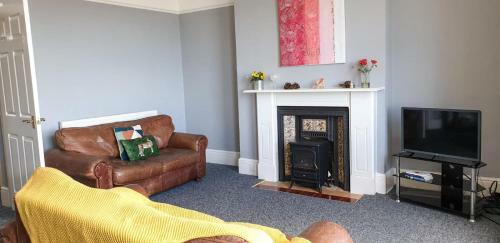 4 Bedrooms Spacious Beachside Apartment