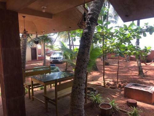Hostal Kizhunna Rock Beach House