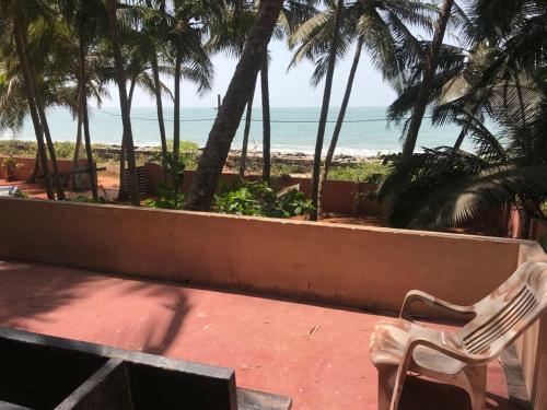 Hostal Kizhunna Rock Beach House