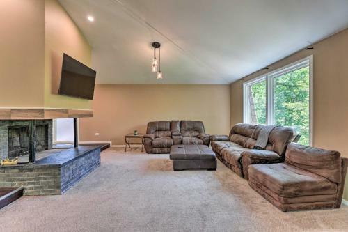 Serene Joliet Home With Grill, 3 Mi To Speedway
