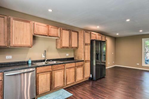 Serene Joliet Home With Grill, 3 Mi To Speedway
